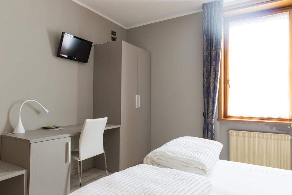 Albergo Montenegro Maniago Exterior foto